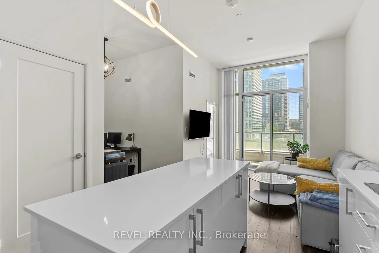 27, Bathurst, Waterfront Communities C1, Toronto
