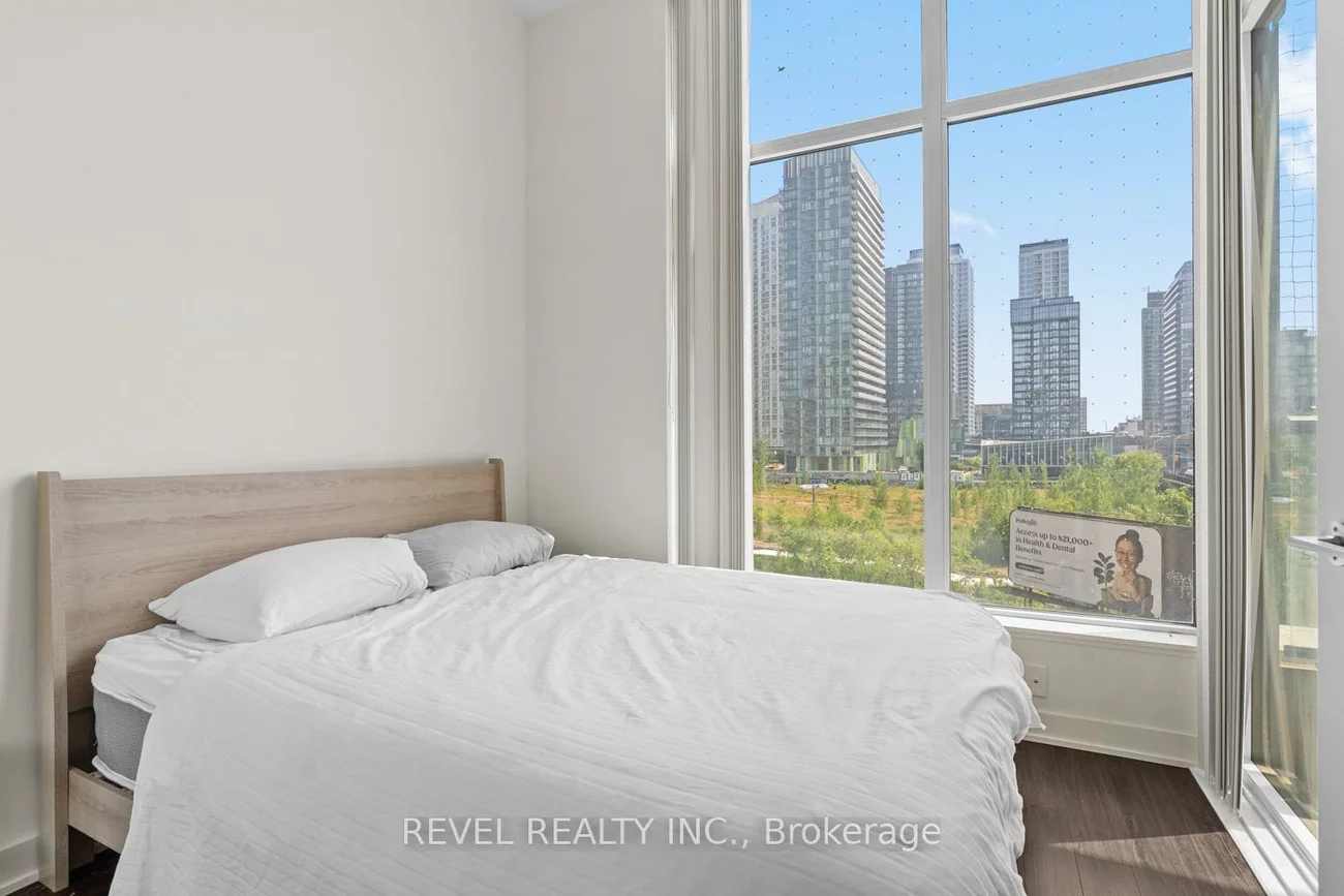 27, Bathurst, Waterfront Communities C1, Toronto
