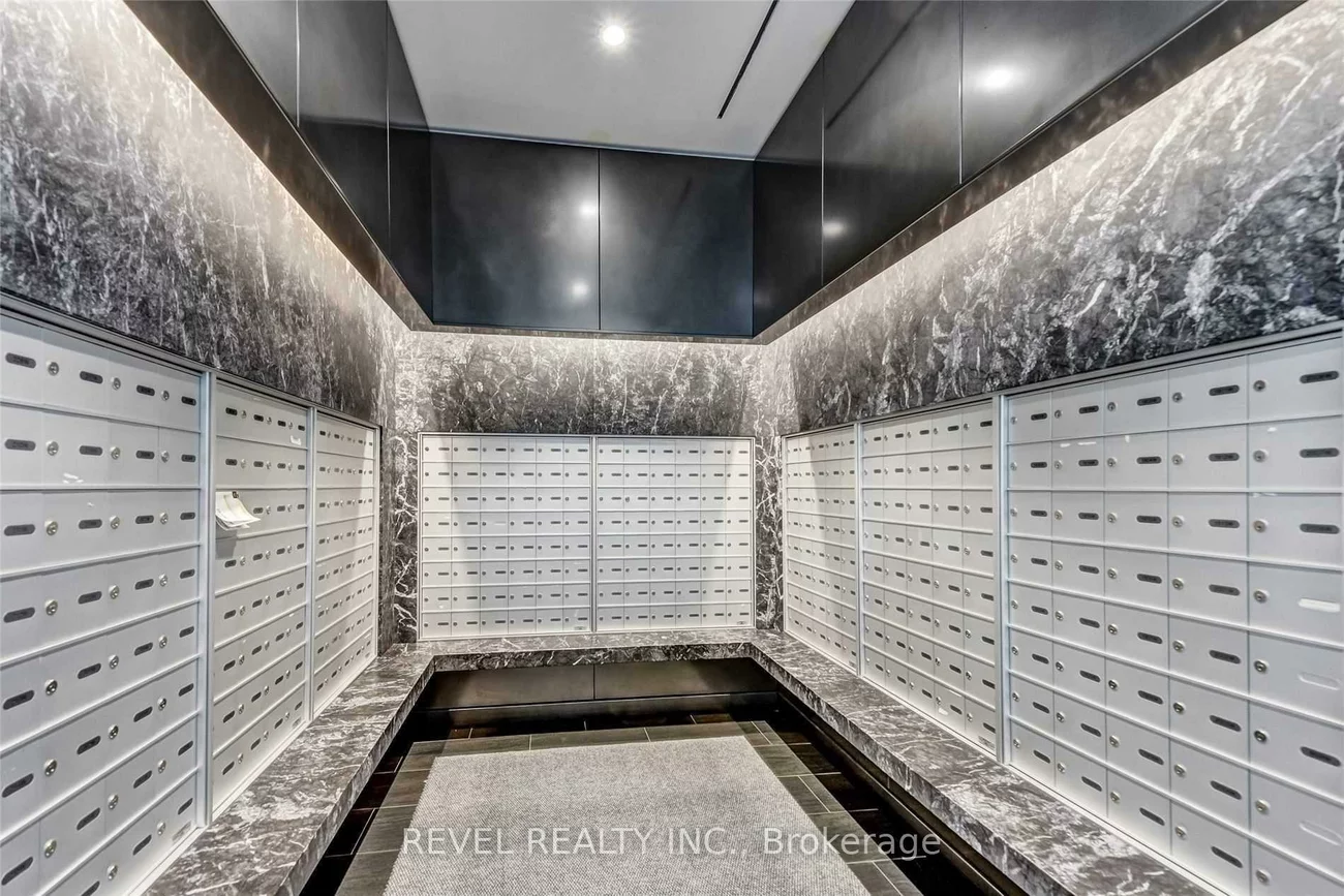 27, Bathurst, Waterfront Communities C1, Toronto
