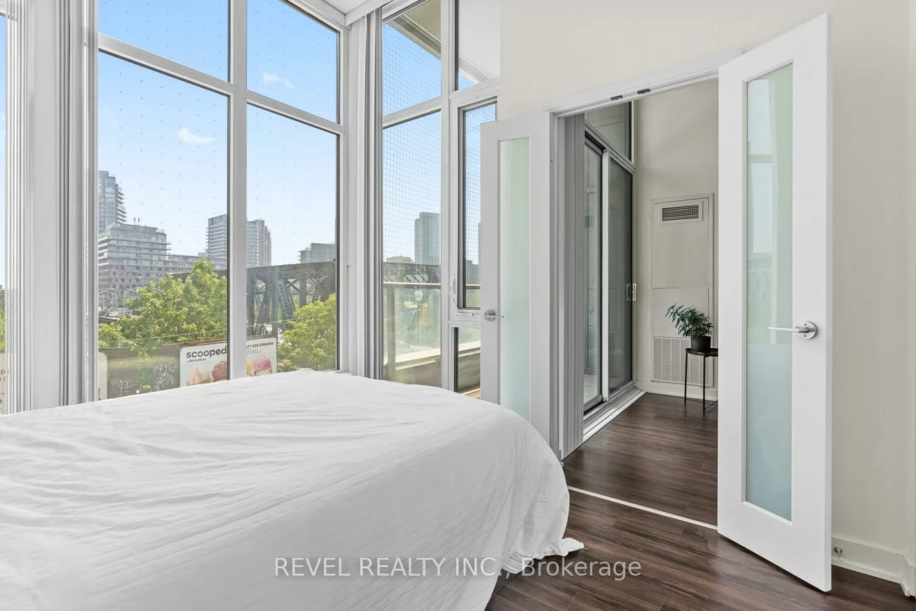 27, Bathurst, Waterfront Communities C1, Toronto