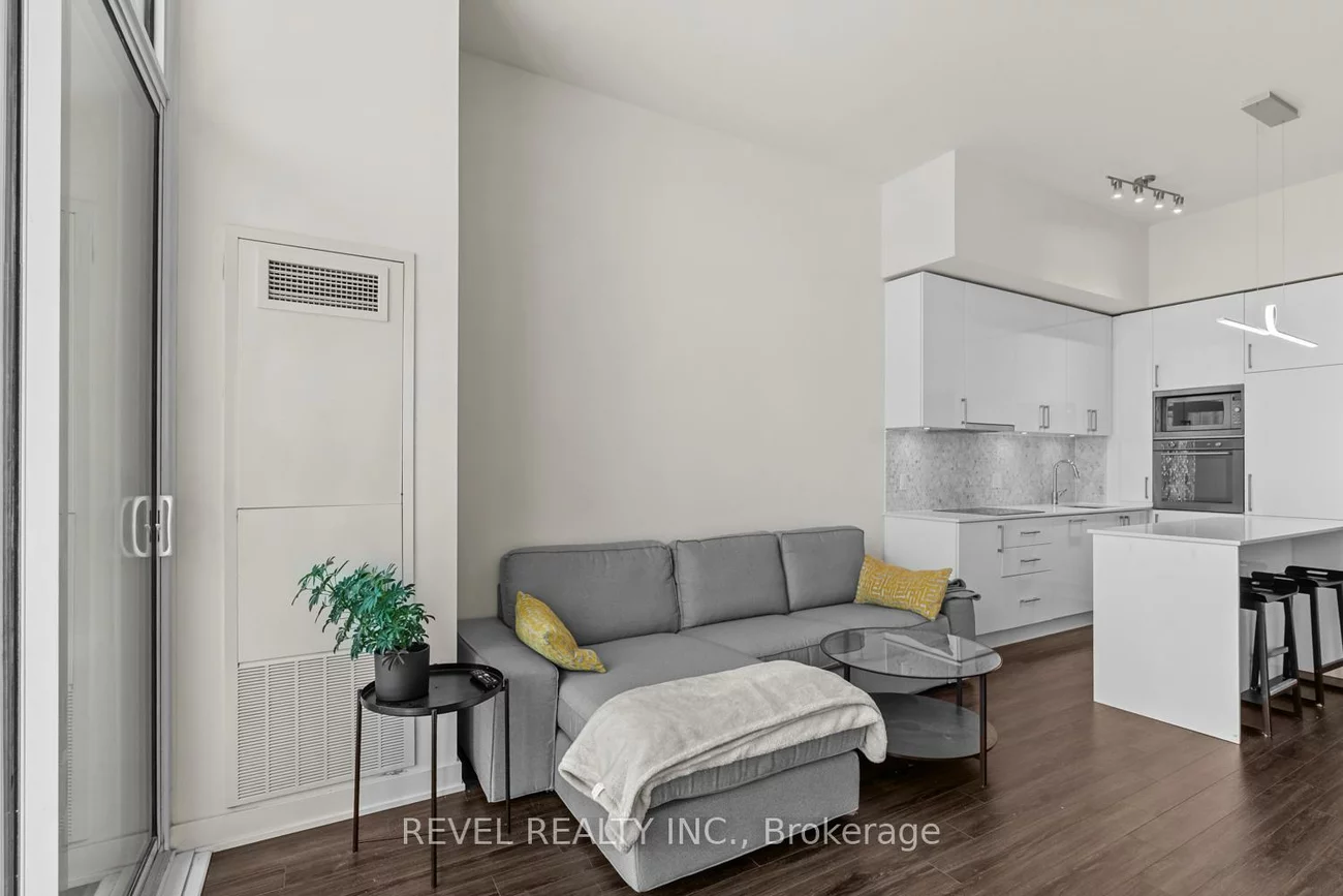 27, Bathurst, Waterfront Communities C1, Toronto