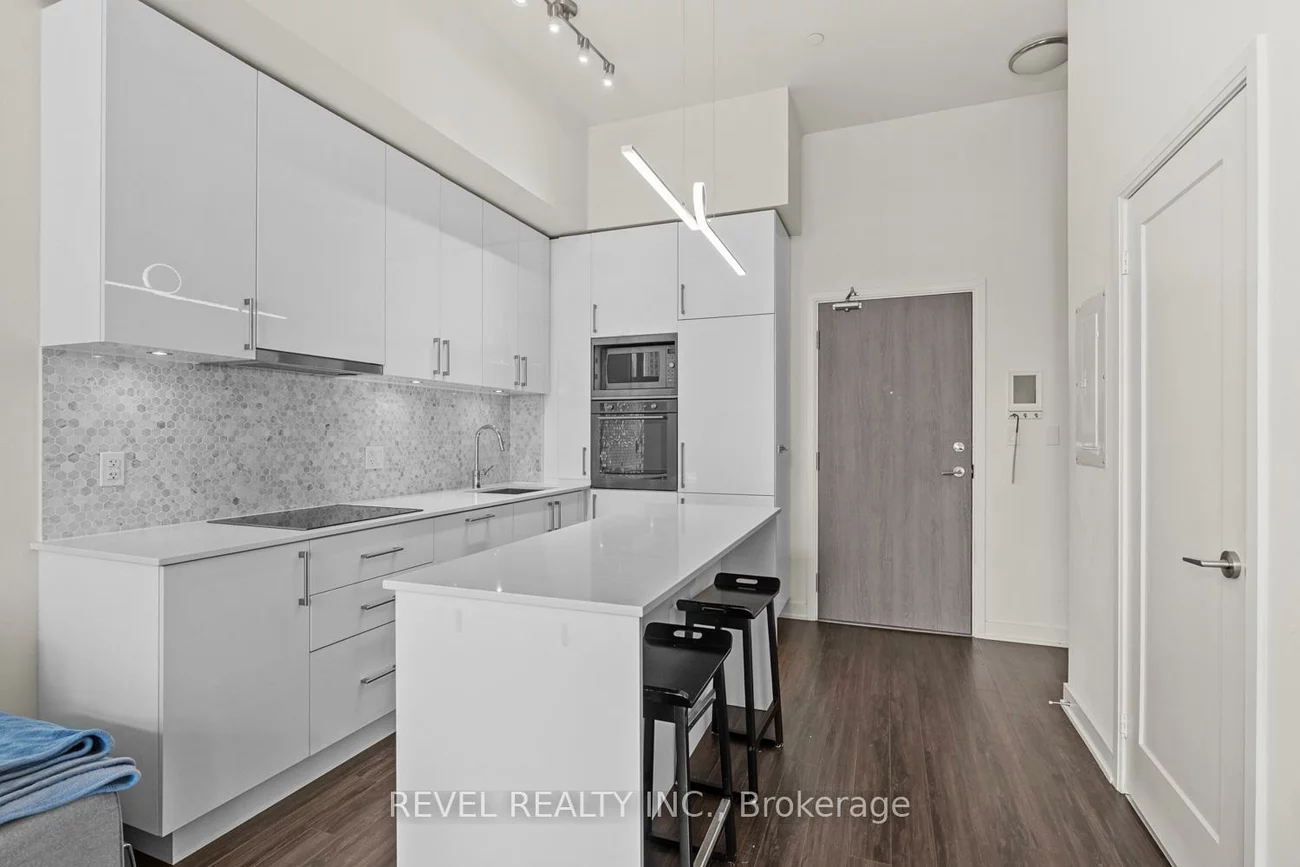 27, Bathurst, Waterfront Communities C1, Toronto