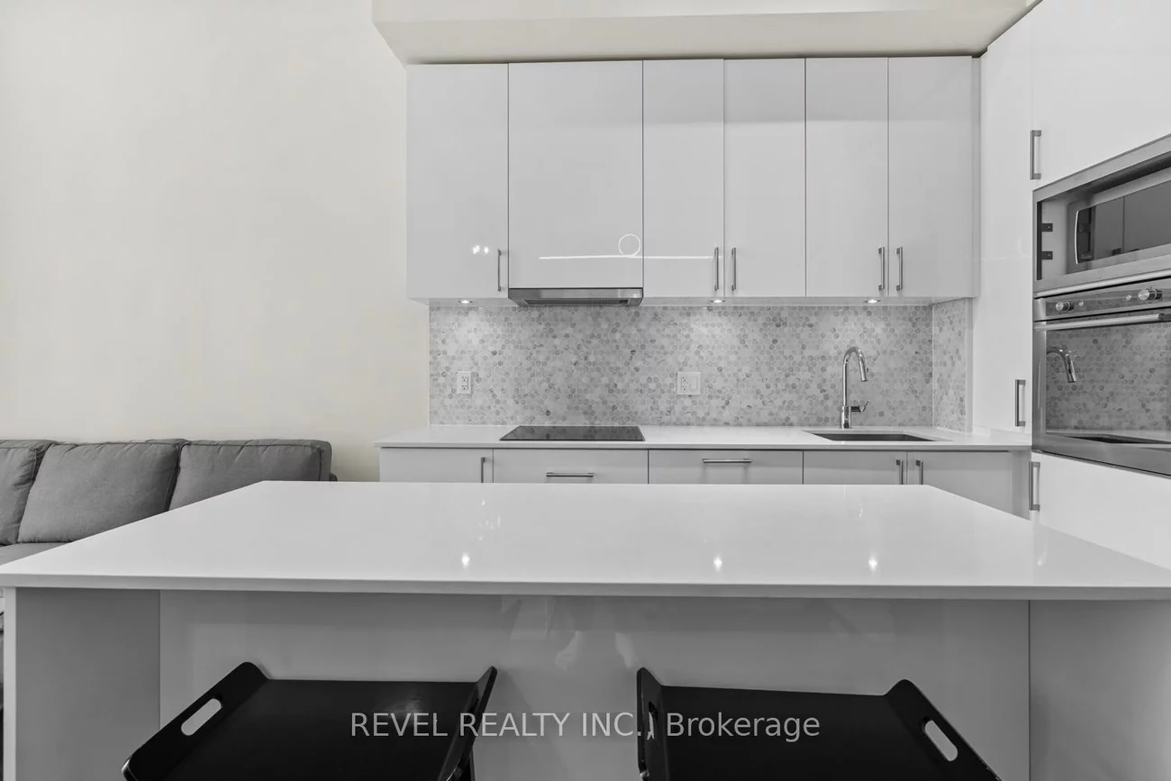 27, Bathurst, Waterfront Communities C1, Toronto
