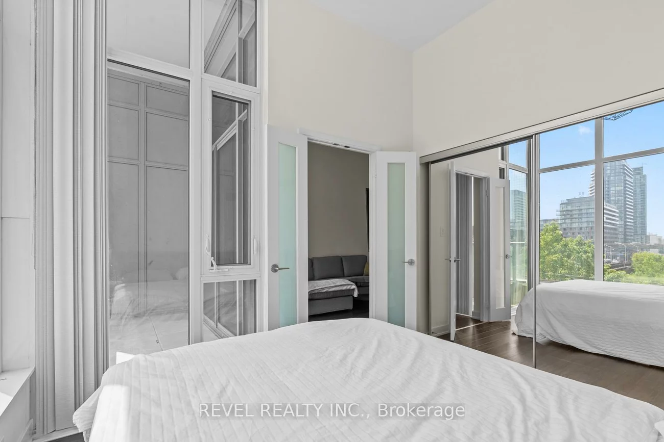 27, Bathurst, Waterfront Communities C1, Toronto