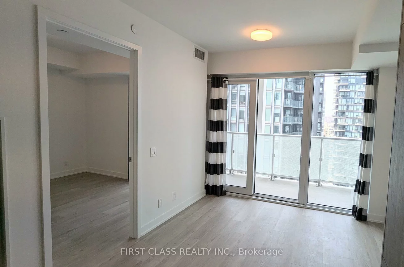 88, Queen, Church-Yonge Corridor, Toronto