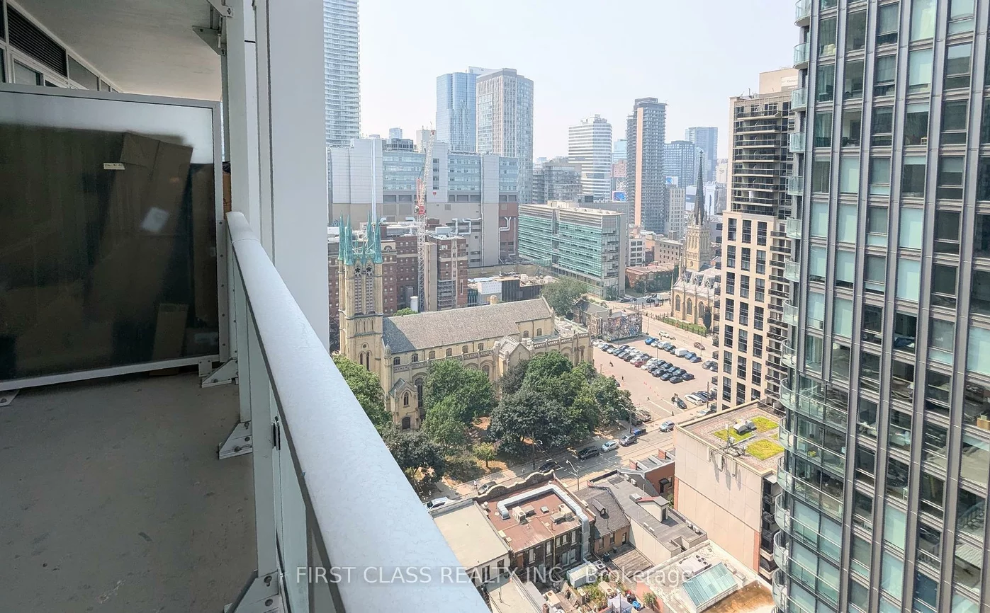 88, Queen, Church-Yonge Corridor, Toronto