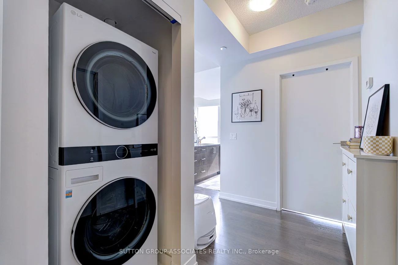 89, Dunfield, Mount Pleasant West, Toronto