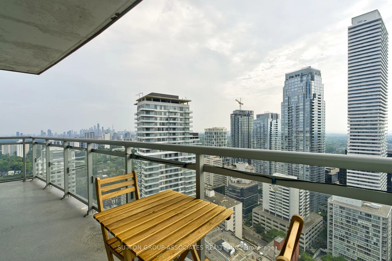 89, Dunfield, Mount Pleasant West, Toronto