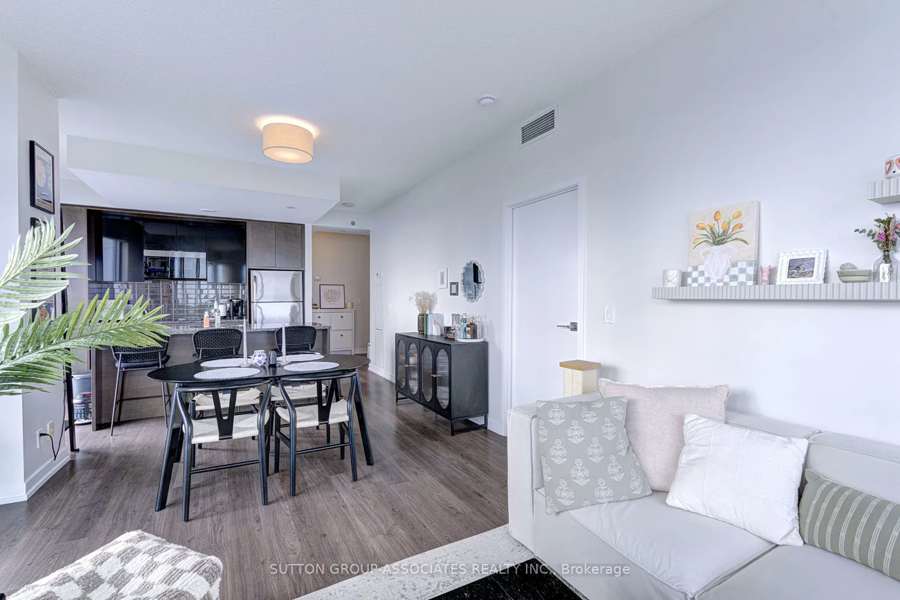 89, Dunfield, Mount Pleasant West, Toronto