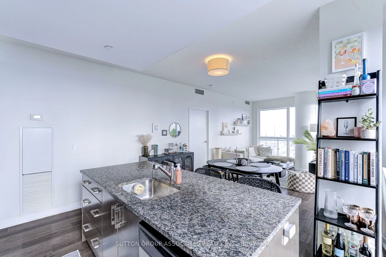 89, Dunfield, Mount Pleasant West, Toronto