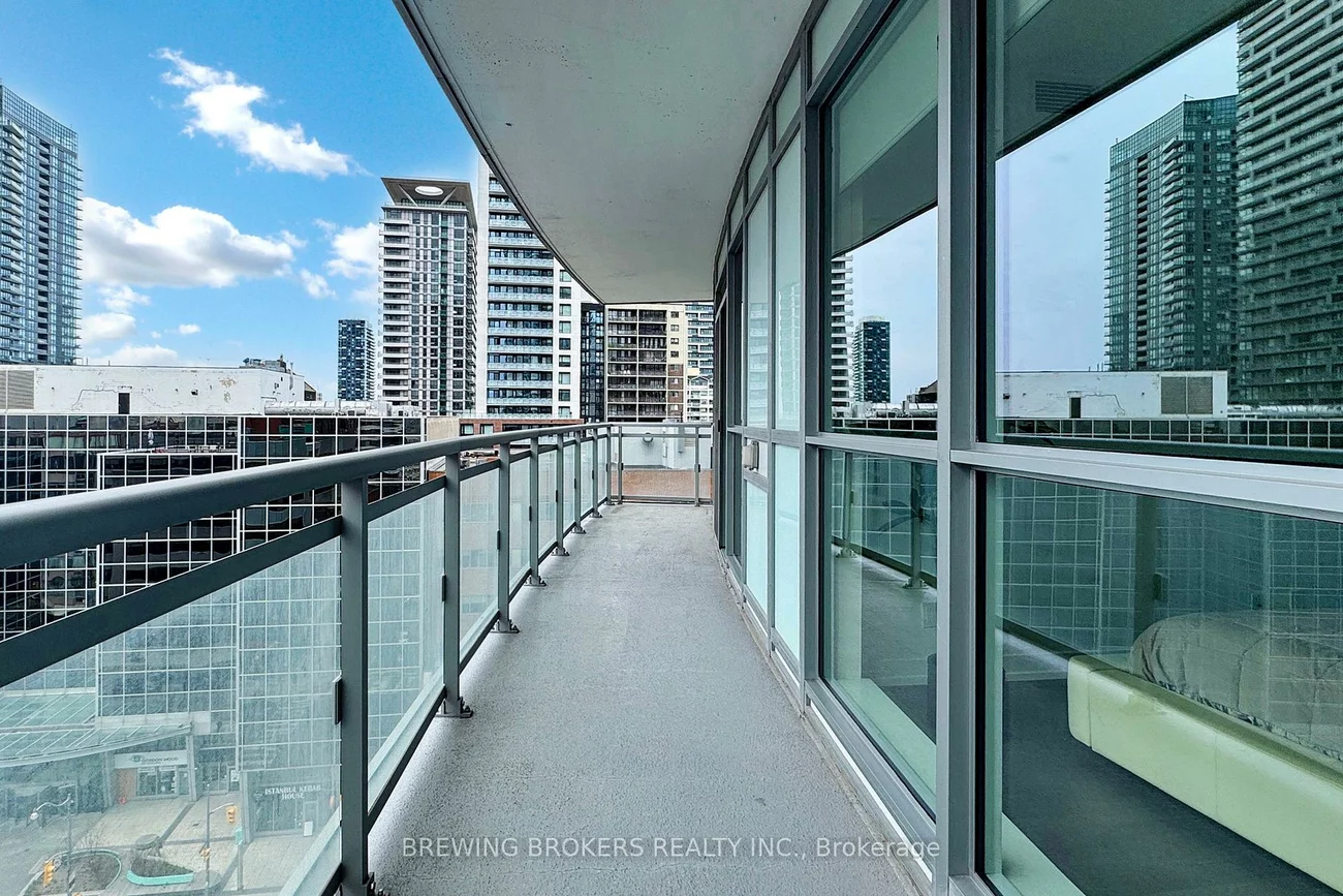 89, Dunfield, Mount Pleasant West, Toronto