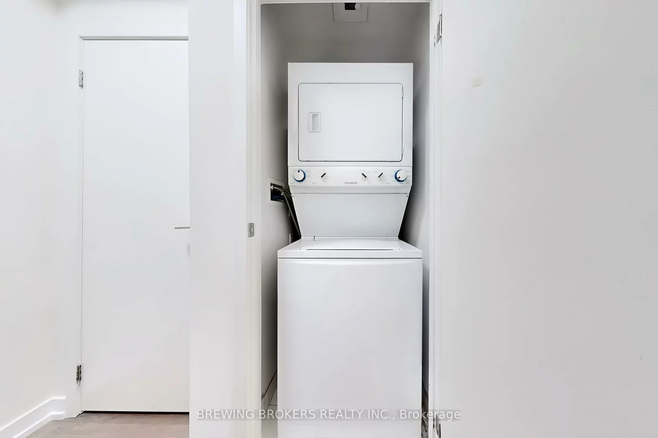 89, Dunfield, Mount Pleasant West, Toronto