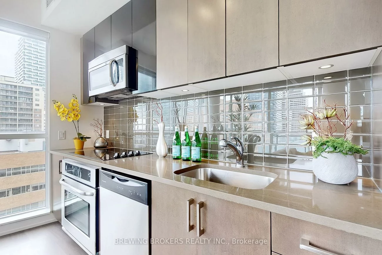 89, Dunfield, Mount Pleasant West, Toronto