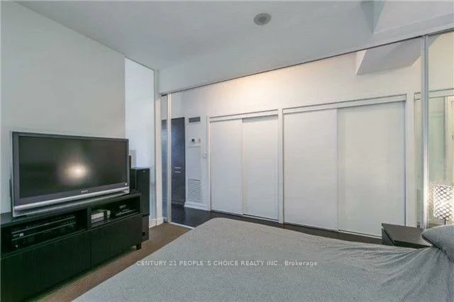 8, Telegram, Waterfront Communities C1, Toronto