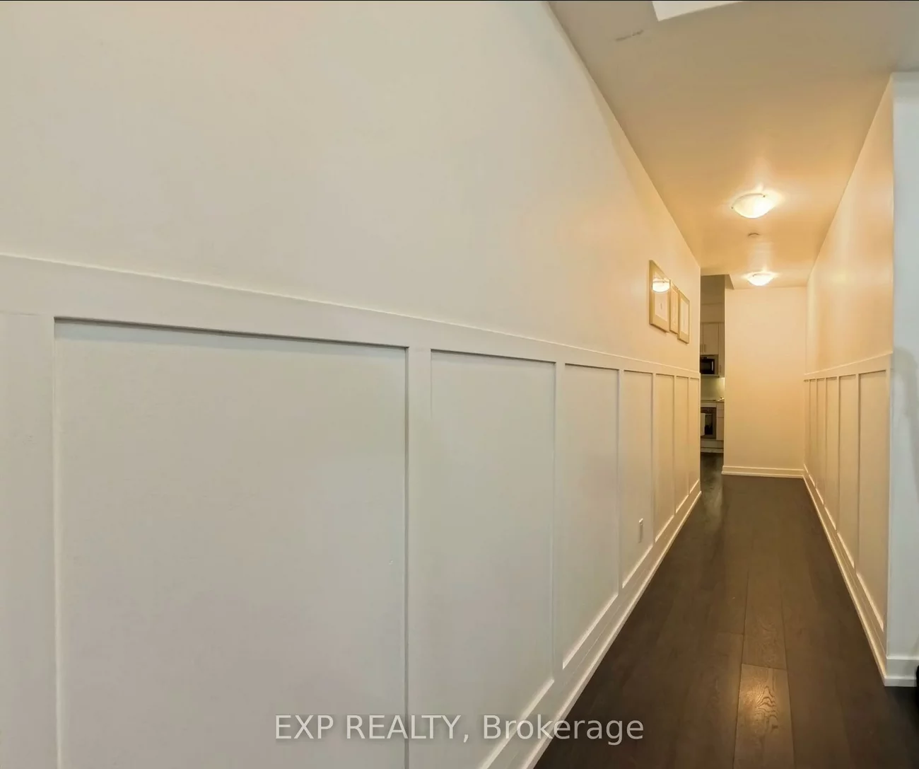 297, College, Kensington-Chinatown, Toronto
