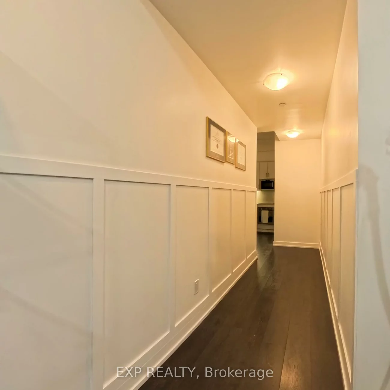 297, College, Kensington-Chinatown, Toronto
