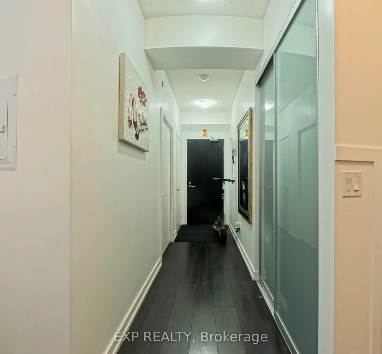 297, College, Kensington-Chinatown, Toronto