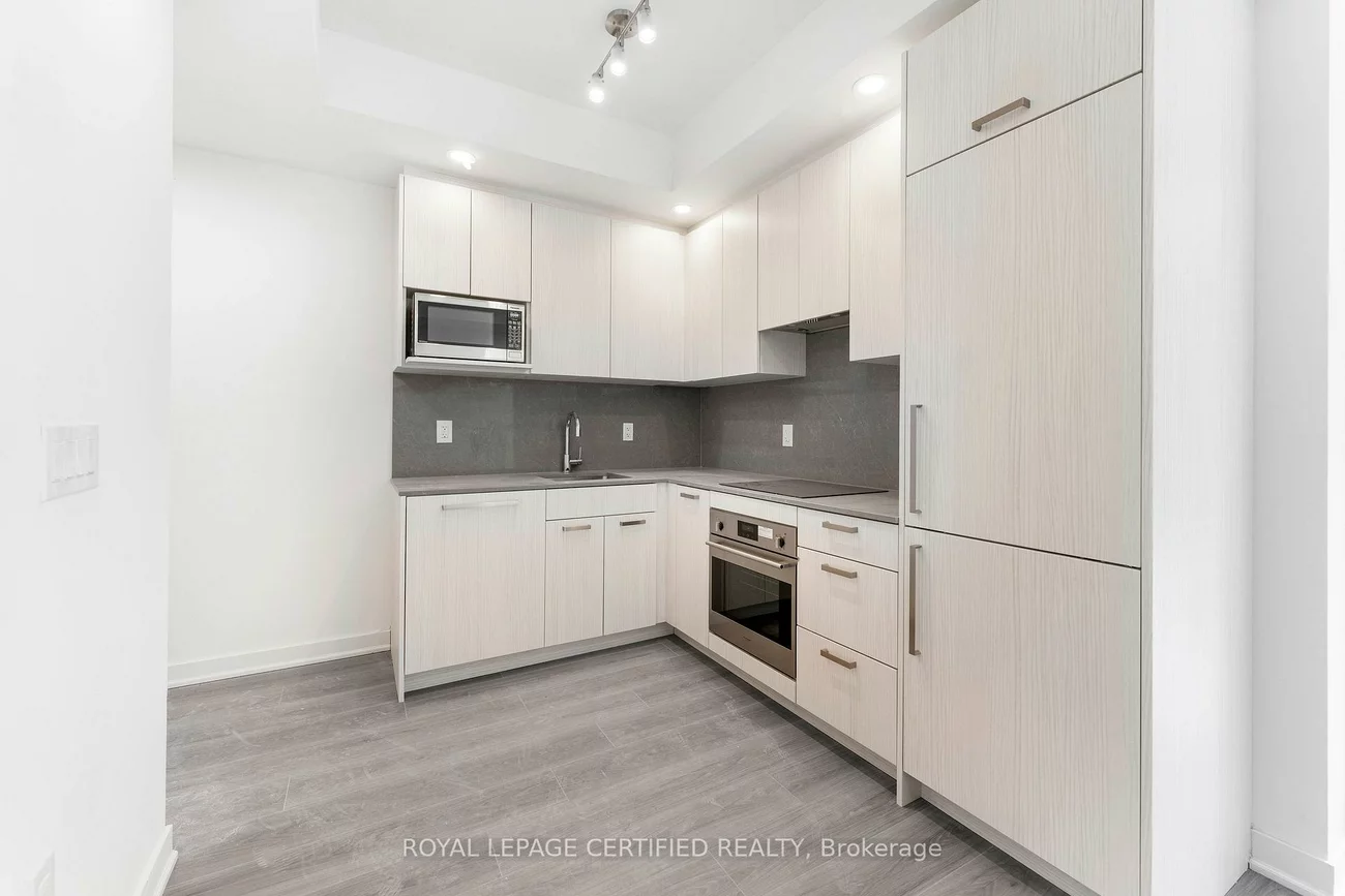 69, Curlew, Parkwoods-Donalda, Toronto