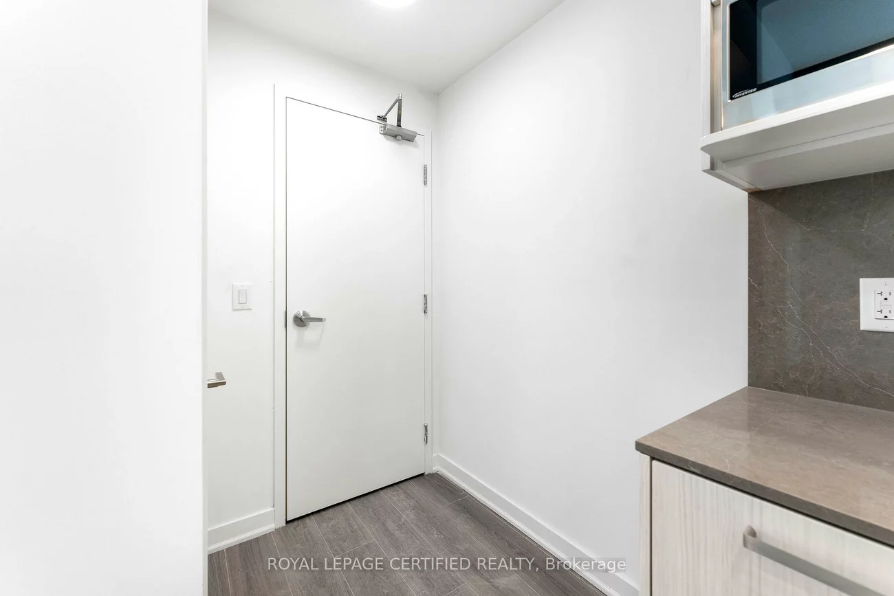 69, Curlew, Parkwoods-Donalda, Toronto