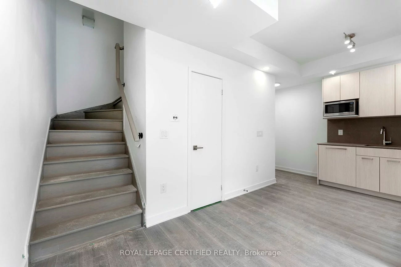 69, Curlew, Parkwoods-Donalda, Toronto