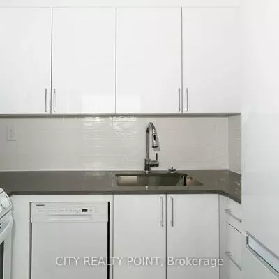 666, Spadina, University, Toronto