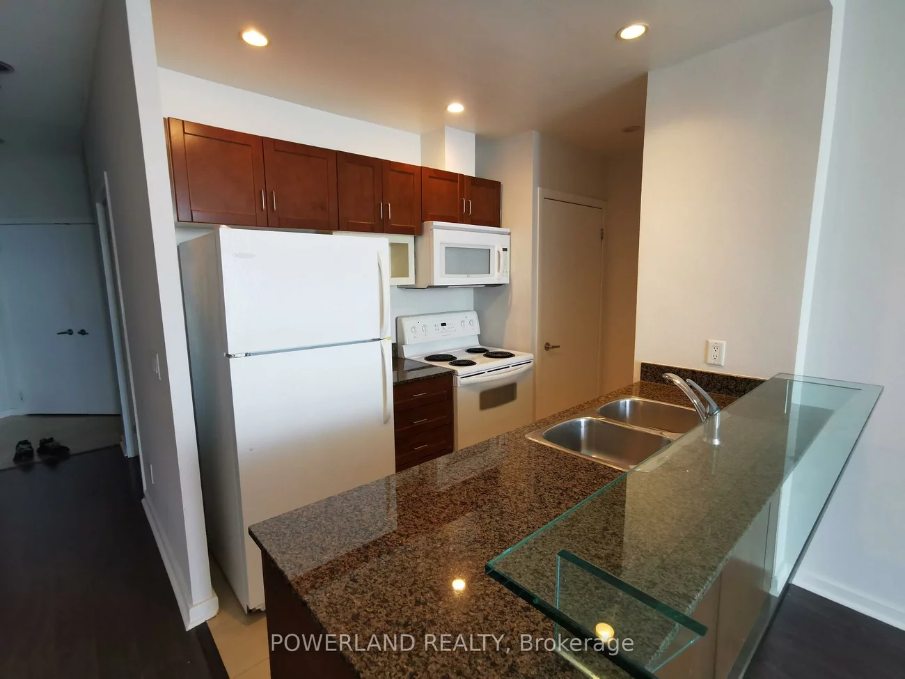 208, Queens, Waterfront Communities C1, Toronto