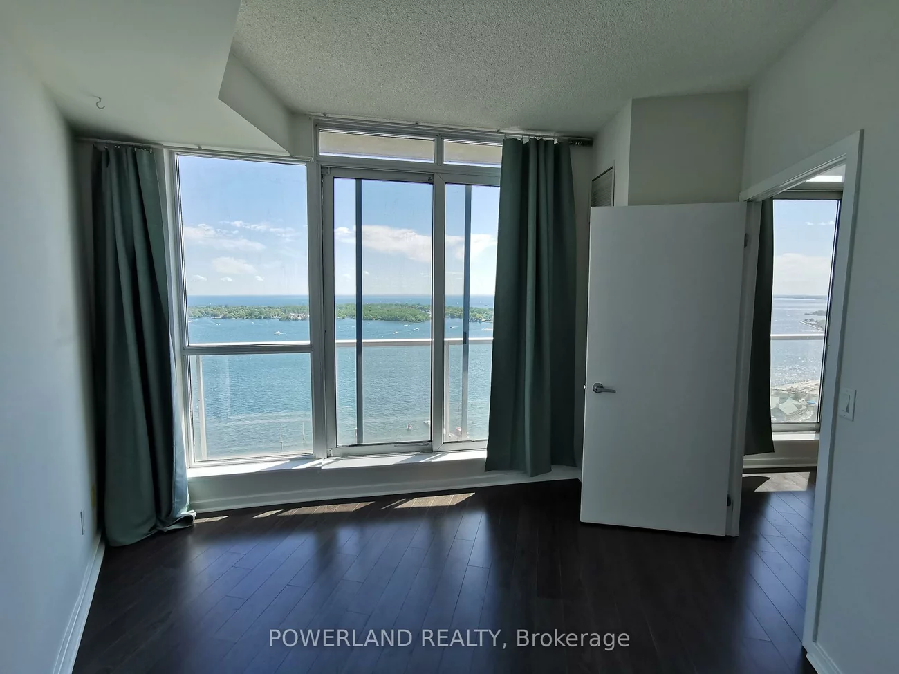 208, Queens, Waterfront Communities C1, Toronto