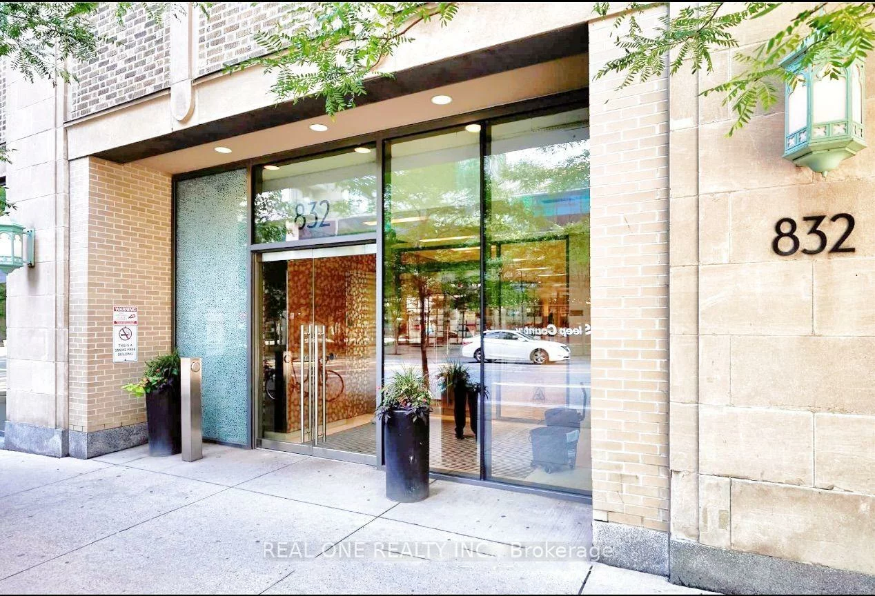 832, Bay, Bay Street Corridor, Toronto