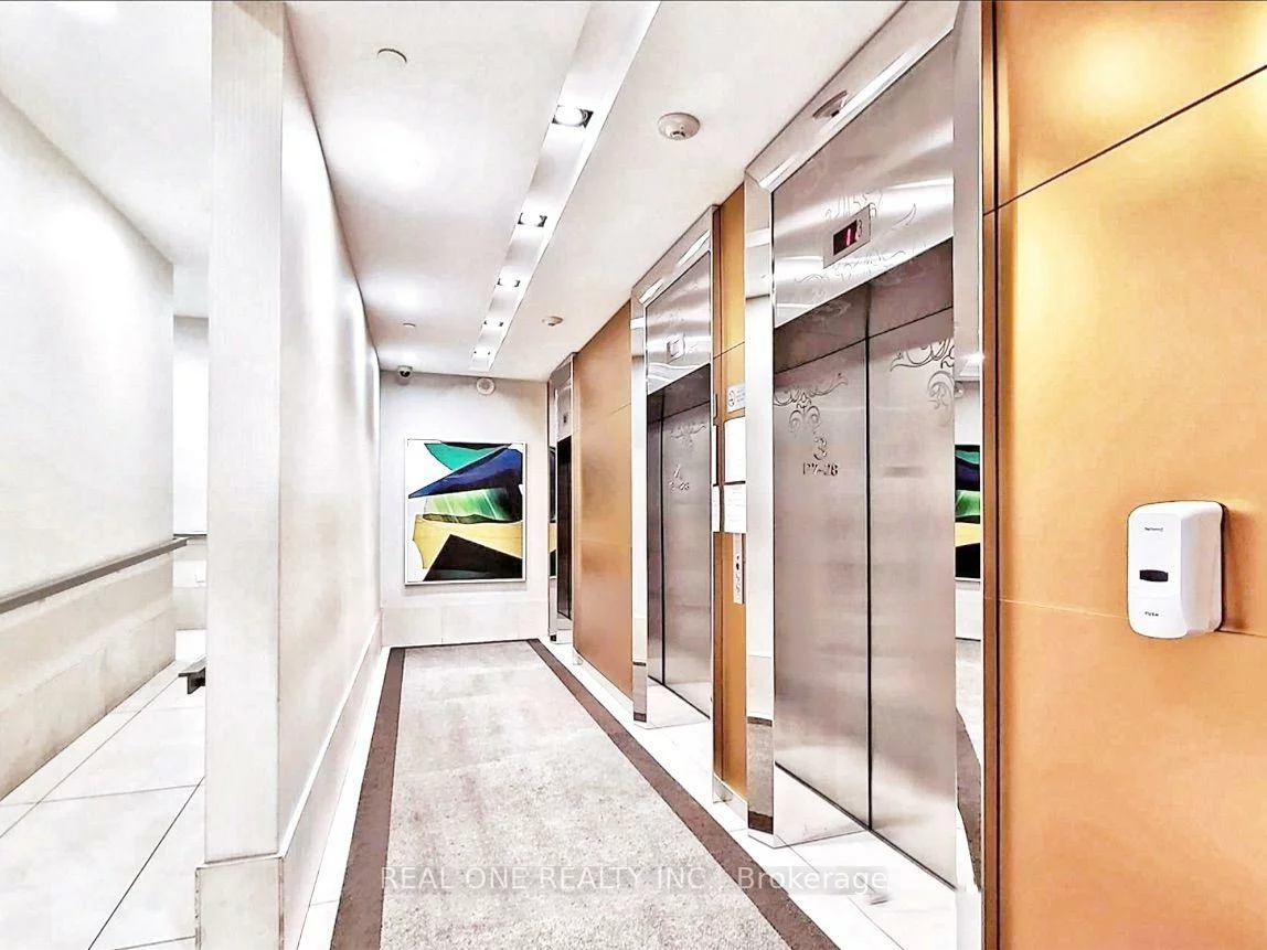832, Bay, Bay Street Corridor, Toronto