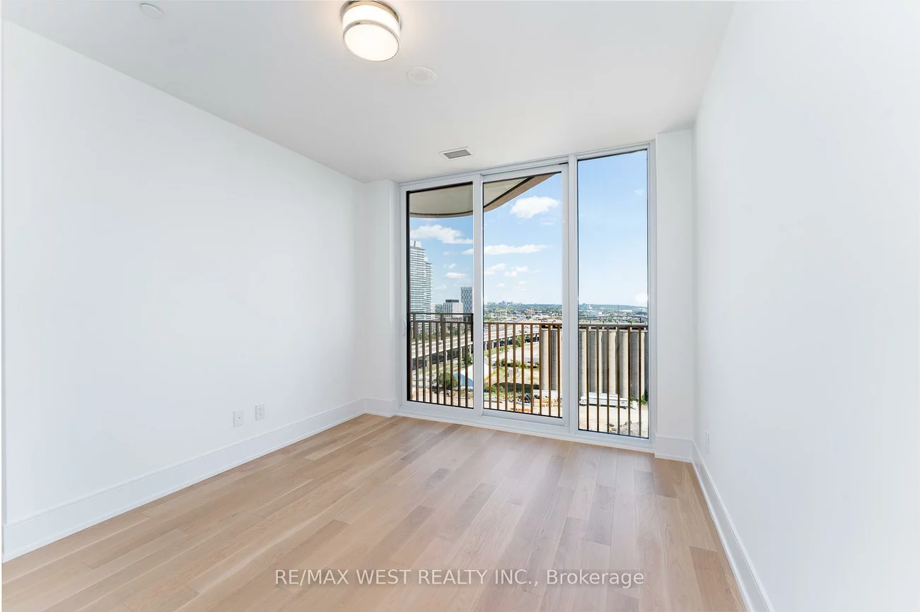 155, Merchants' Wharf, Waterfront Communities C8, Toronto
