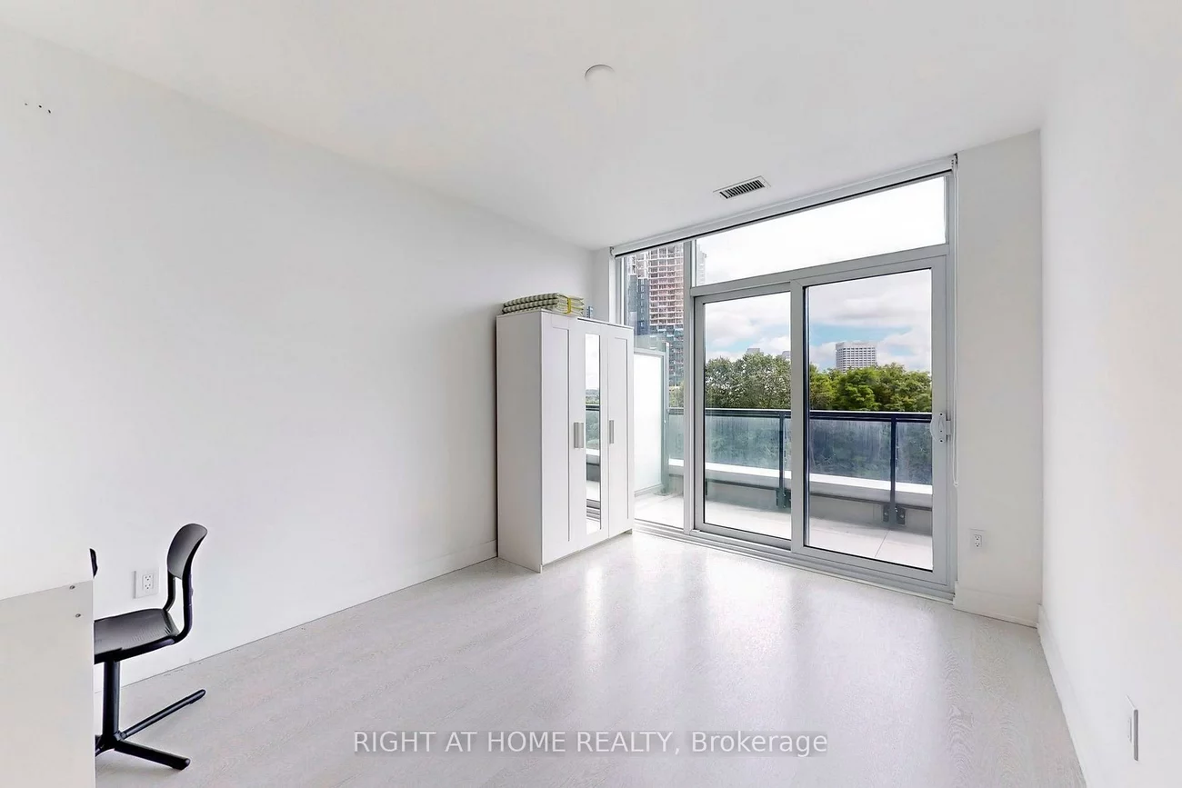 30, INN ON THE PARK, Banbury-Don Mills, Toronto