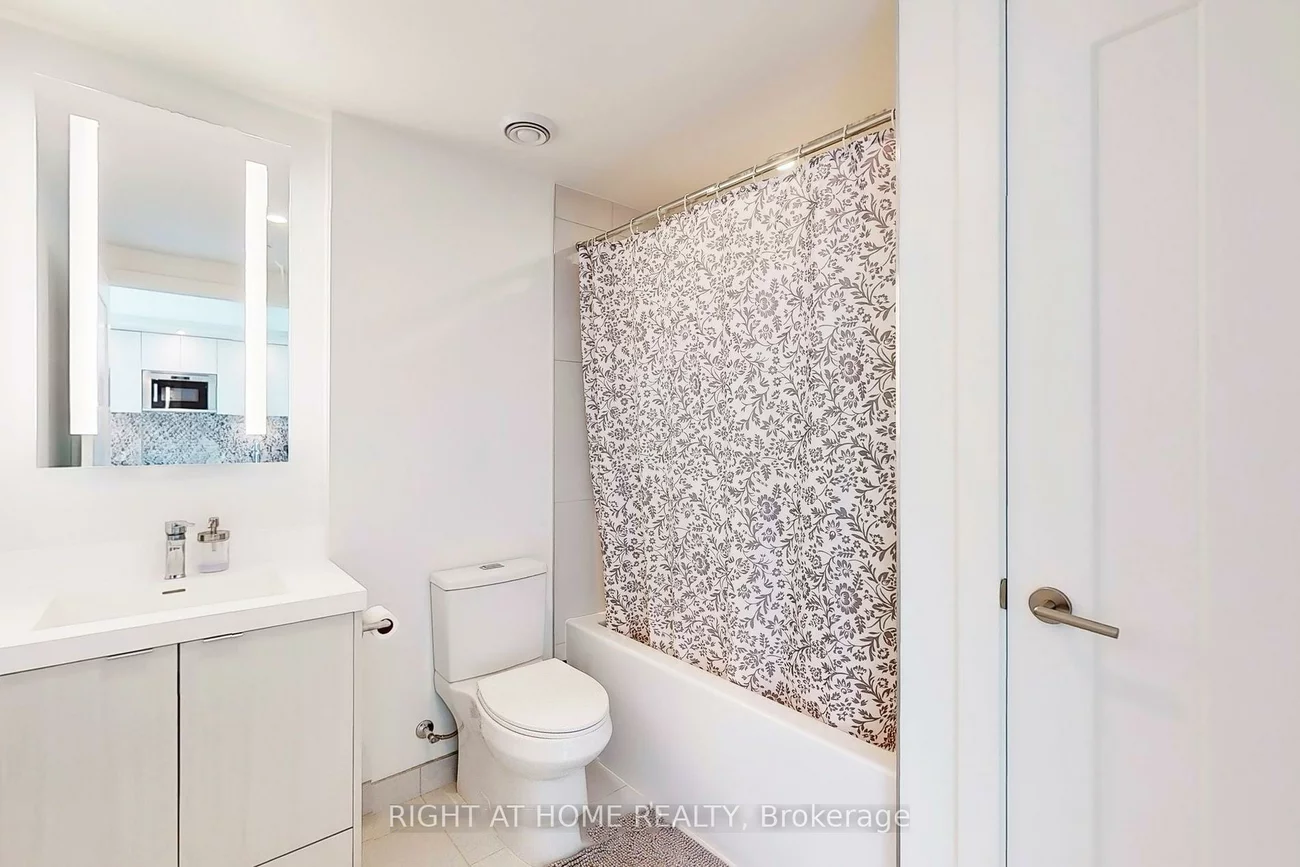 30, INN ON THE PARK, Banbury-Don Mills, Toronto