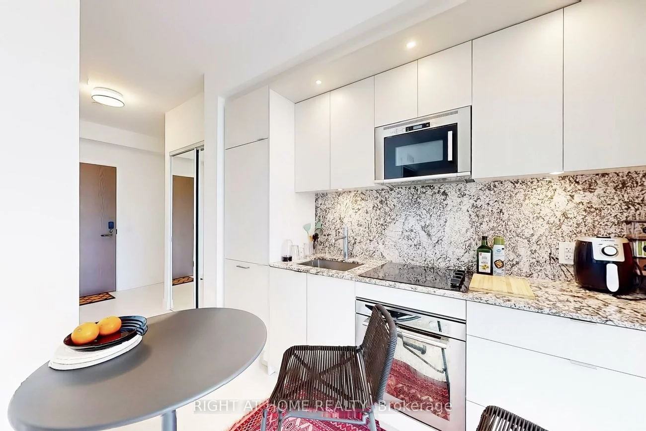 30, INN ON THE PARK, Banbury-Don Mills, Toronto