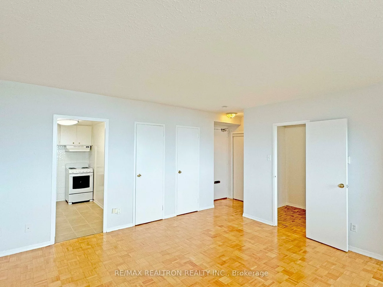 525, Eglinton, Mount Pleasant East, Toronto