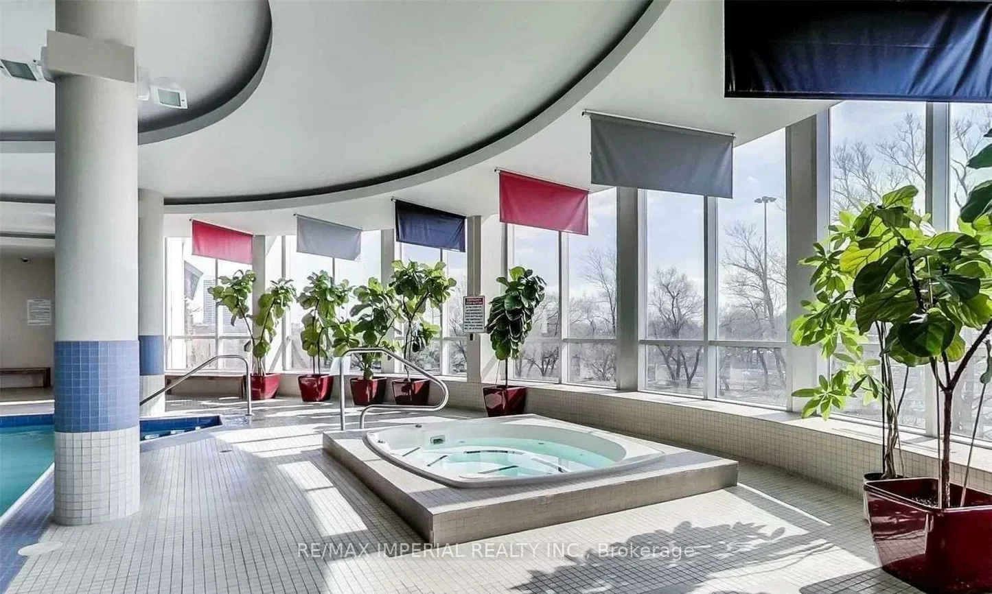 8, Rean, Bayview Village, Toronto