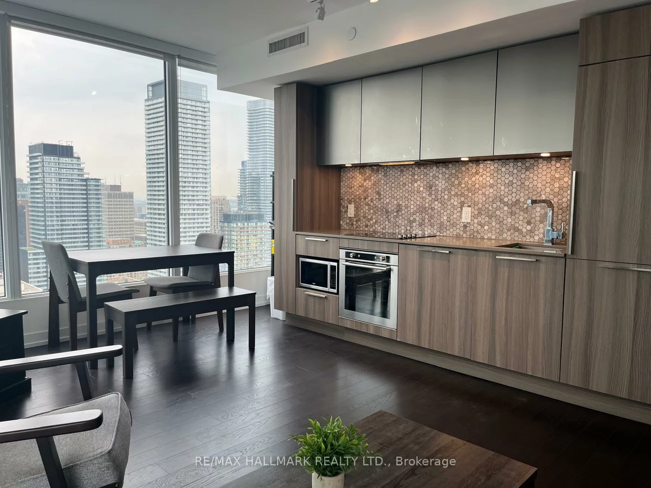 85, Wood, Church-Yonge Corridor, Toronto