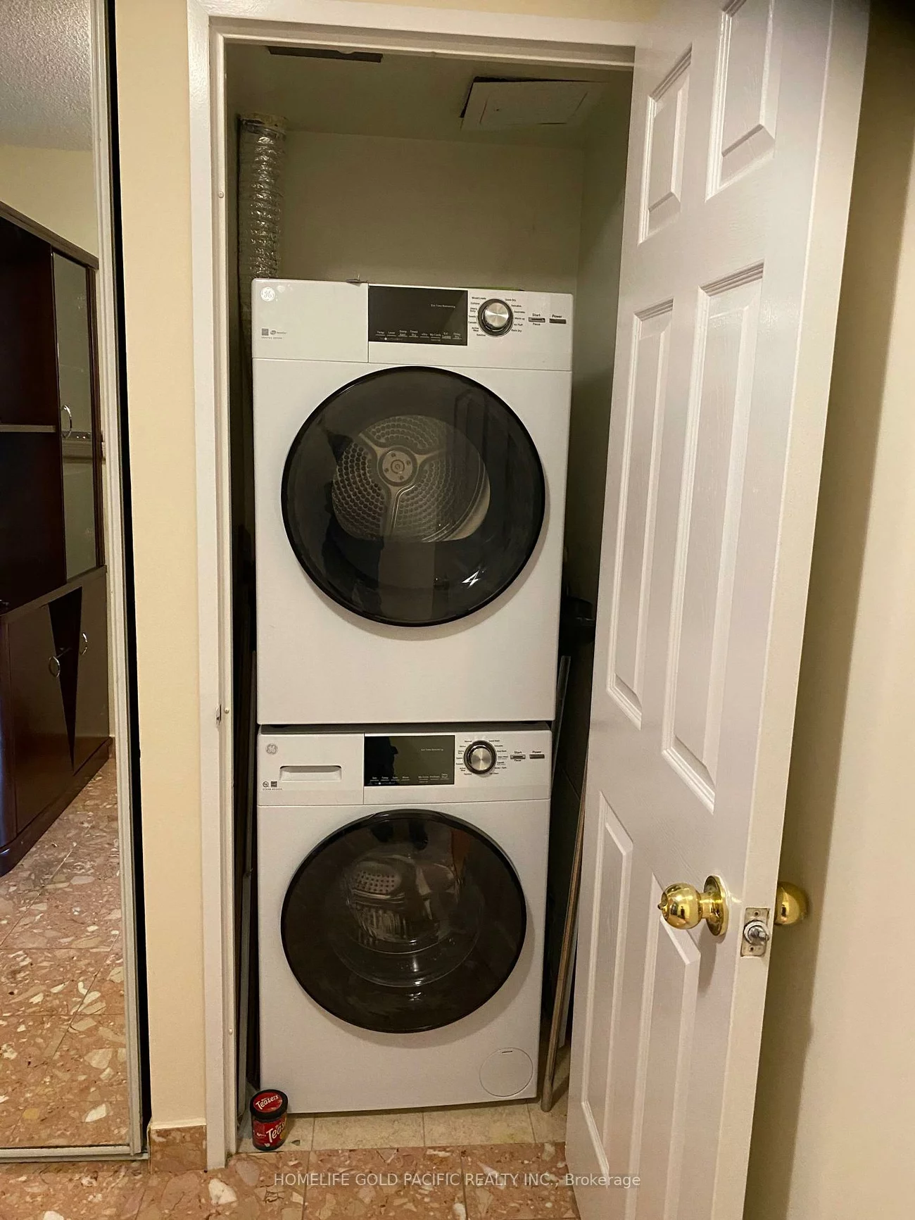 256, Doris, Willowdale East, Toronto