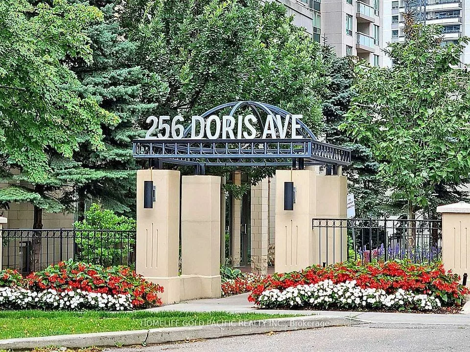 256, Doris, Willowdale East, Toronto
