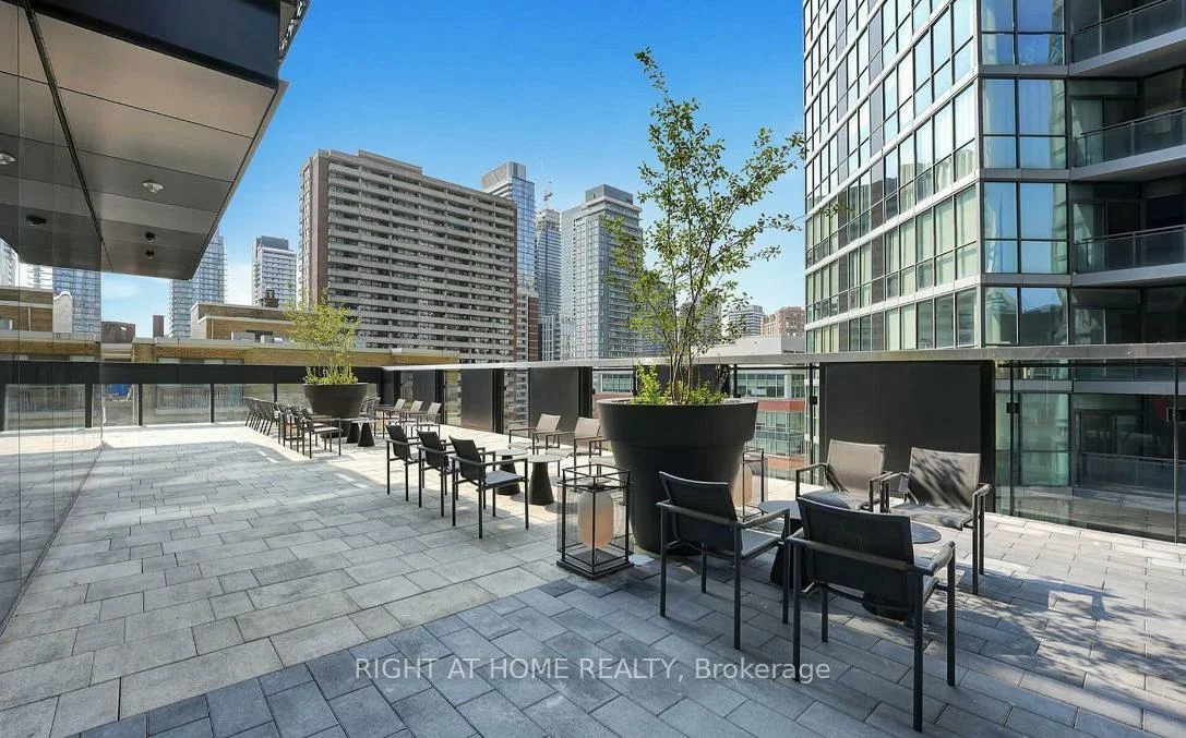 55, Charles, Church-Yonge Corridor, Toronto