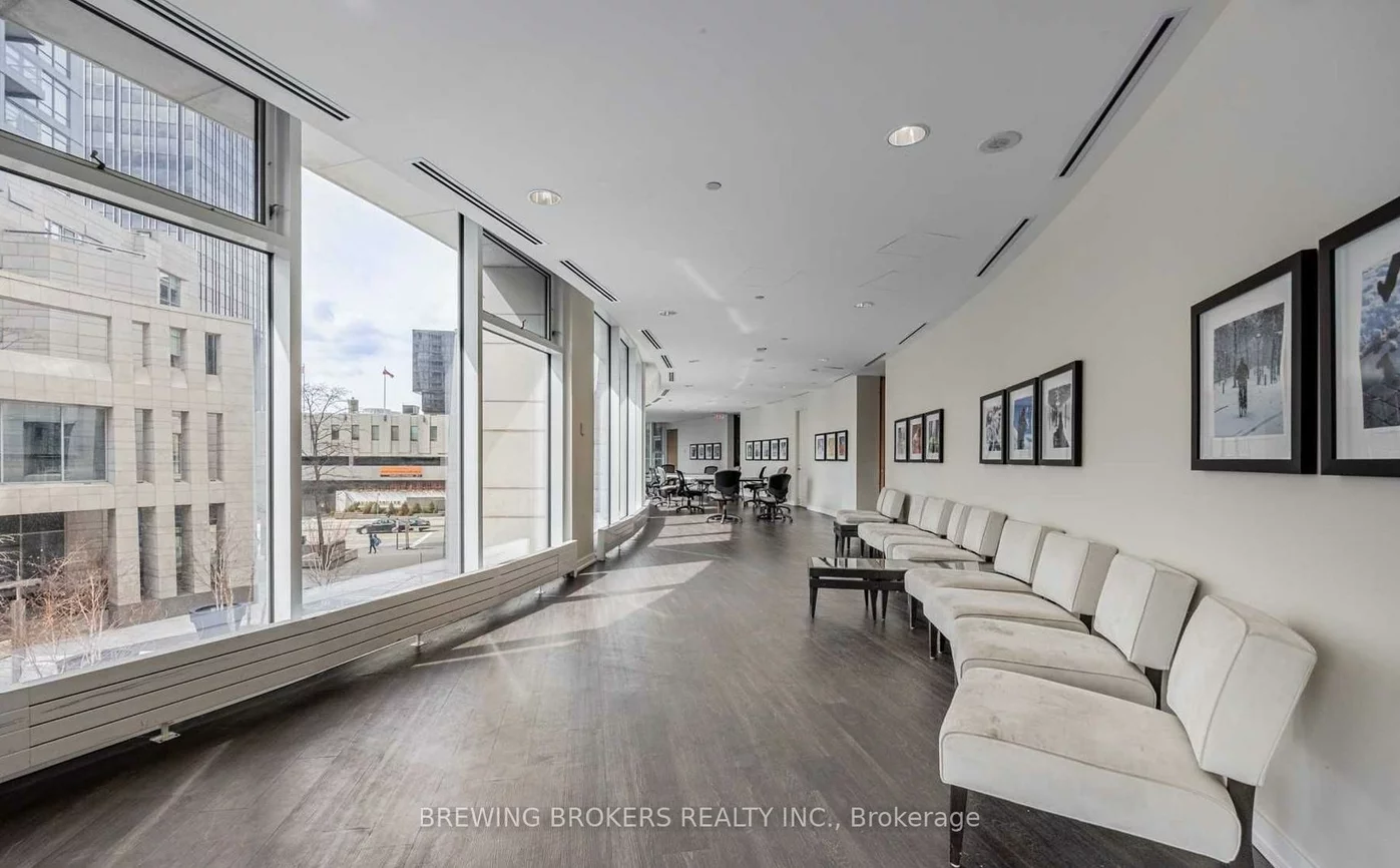 2191, Yonge, Mount Pleasant West, Toronto
