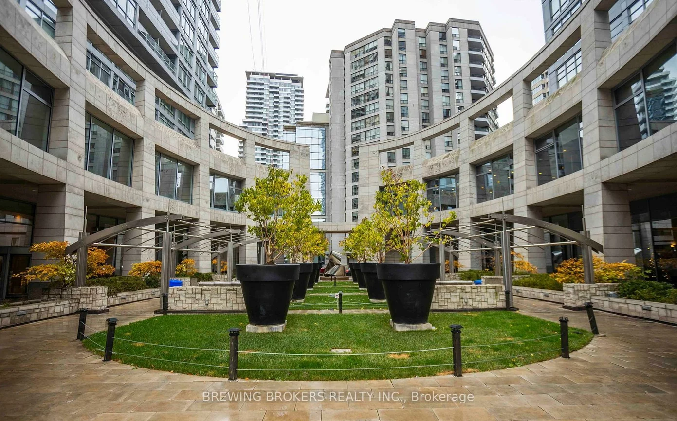 2191, Yonge, Mount Pleasant West, Toronto
