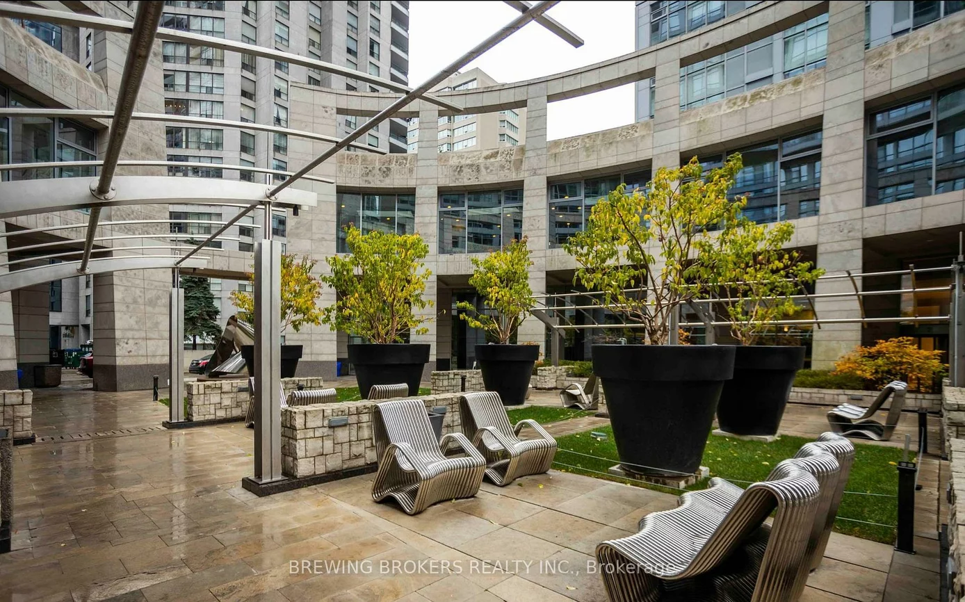 2191, Yonge, Mount Pleasant West, Toronto