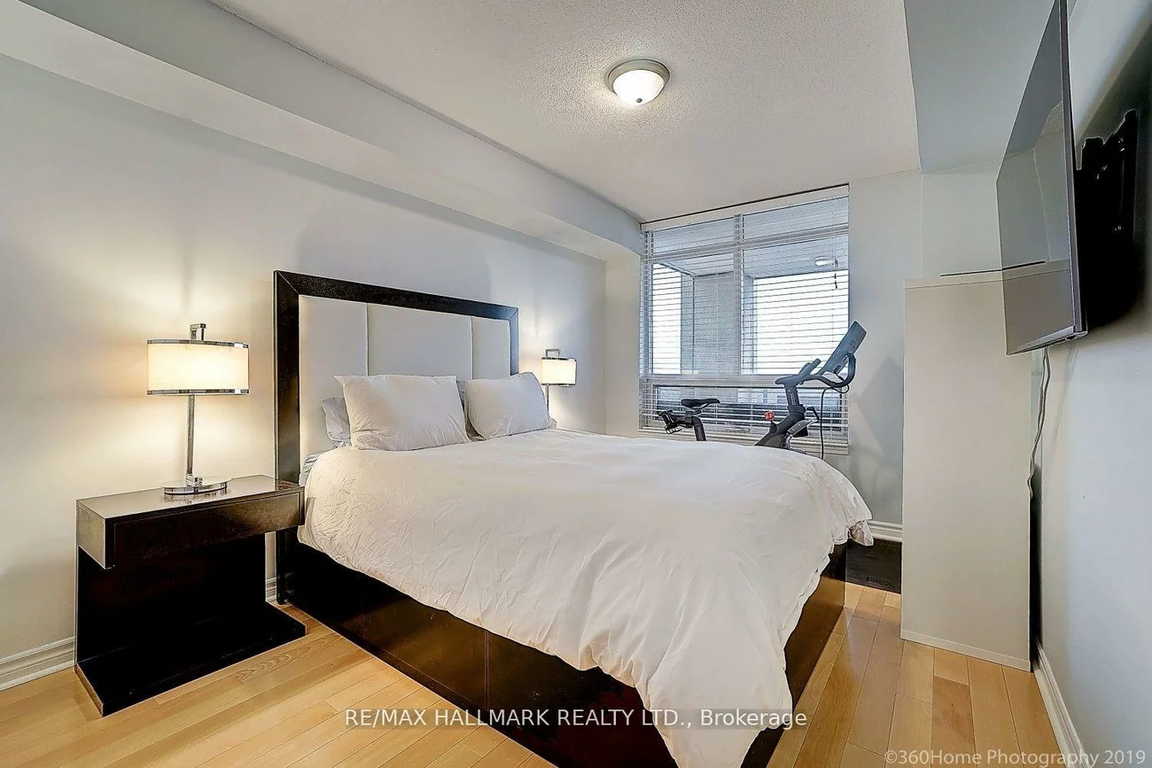18, Kenaston, Bayview Village, Toronto