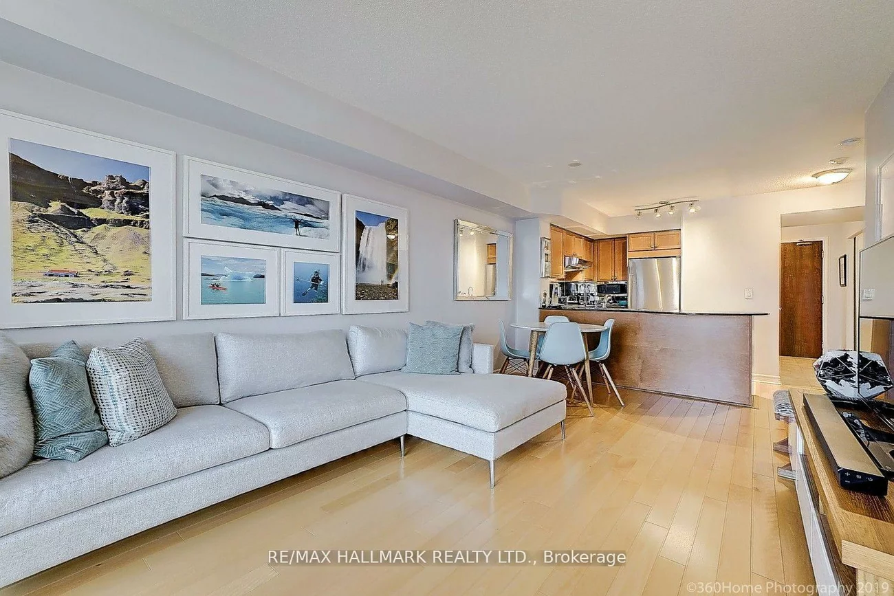 18, Kenaston, Bayview Village, Toronto