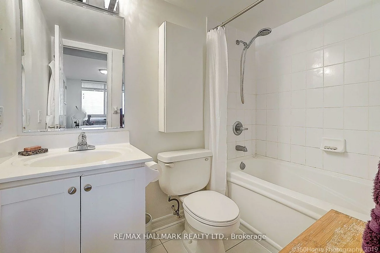 18, Kenaston, Bayview Village, Toronto