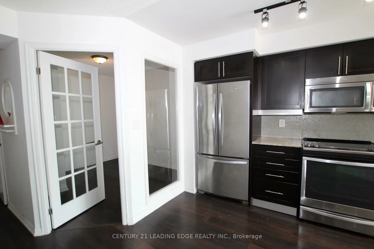 400, Adelaide, Moss Park, Toronto