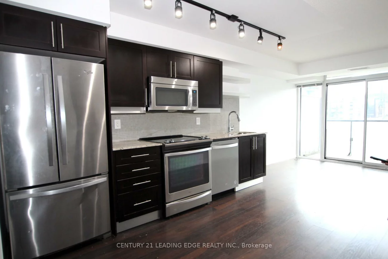 400, Adelaide, Moss Park, Toronto