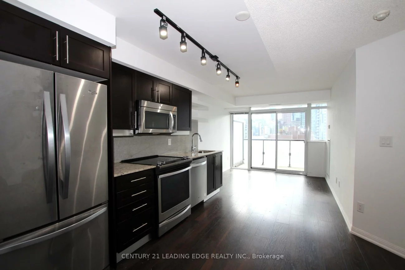 400, Adelaide, Moss Park, Toronto