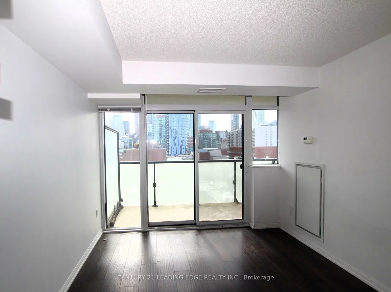 400, Adelaide, Moss Park, Toronto