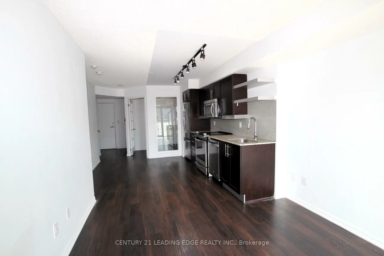 400, Adelaide, Moss Park, Toronto